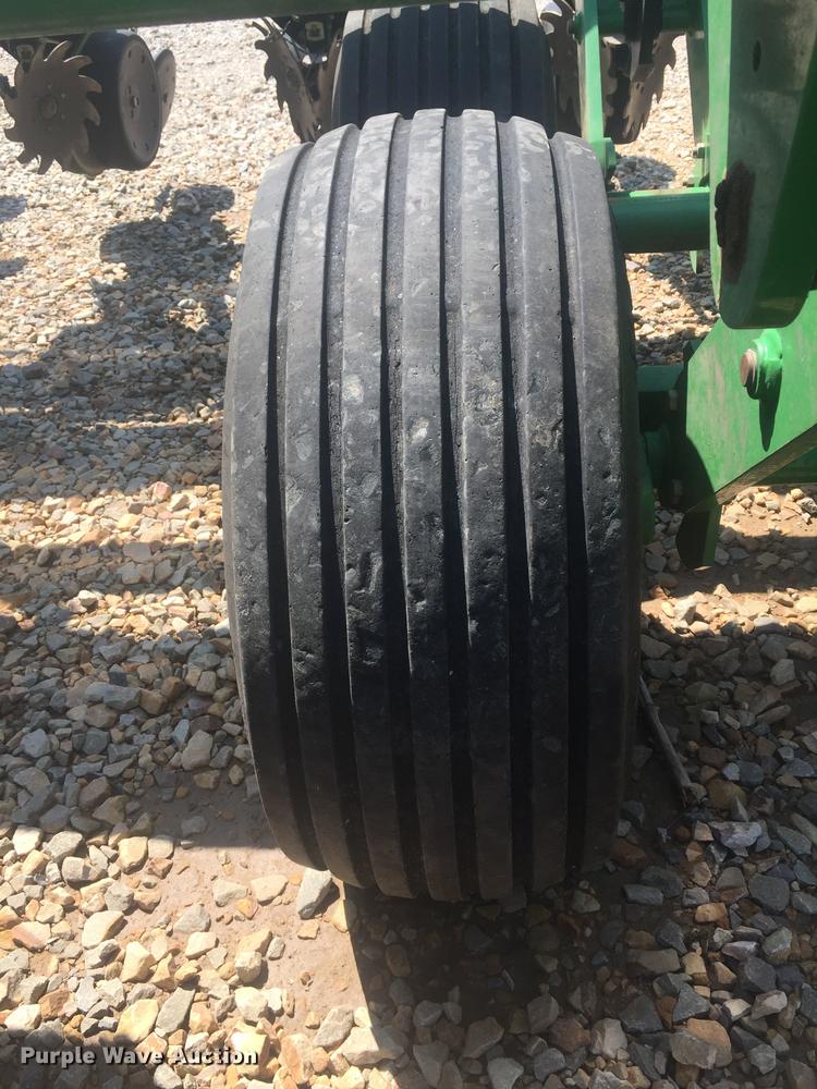 image for item DC0065 2011 John Deere DB44 no-till planter