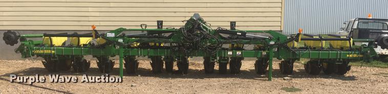 image for item DC0066 2014 John Deere 1720 no-till planter