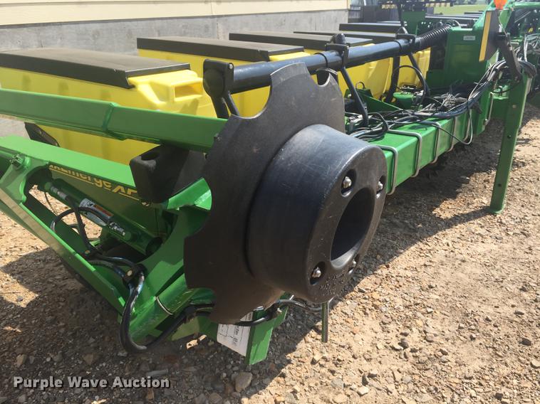 image for item DC0066 2014 John Deere 1720 no-till planter
