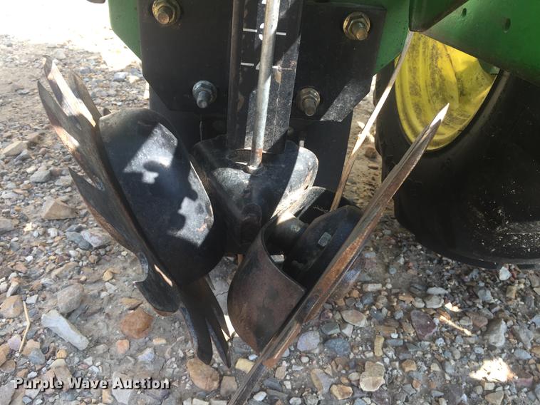 image for item DC0066 2014 John Deere 1720 no-till planter