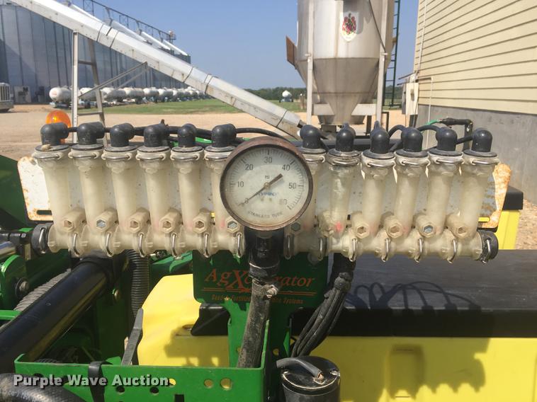 image for item DC0066 2014 John Deere 1720 no-till planter