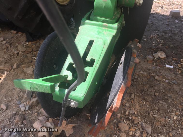image for item DC0066 2014 John Deere 1720 no-till planter