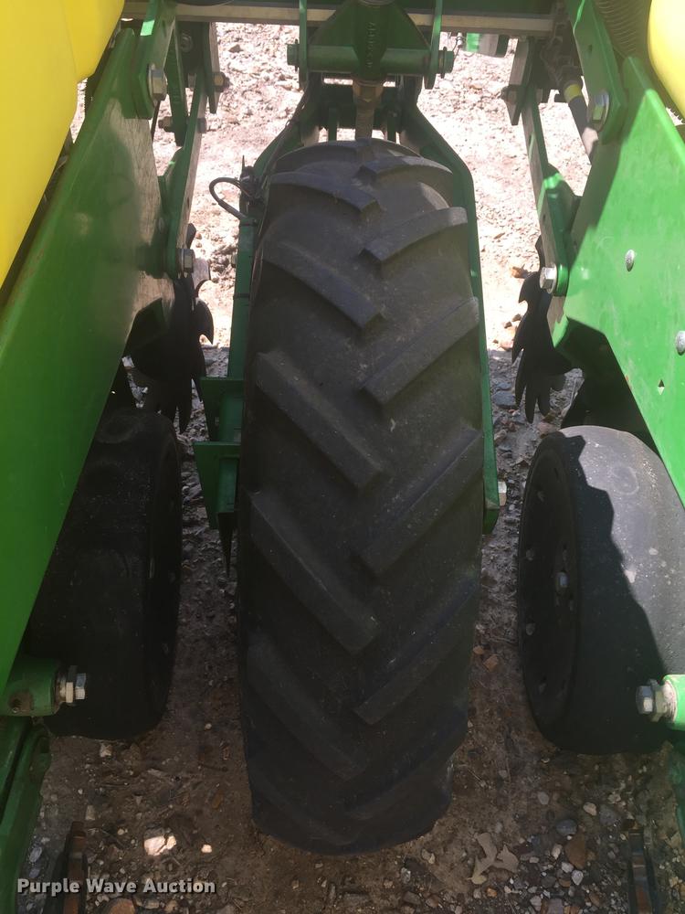 image for item DC0066 2014 John Deere 1720 no-till planter