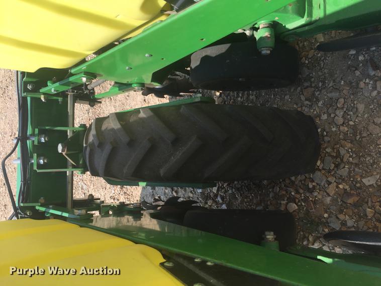 image for item DC0066 2014 John Deere 1720 no-till planter