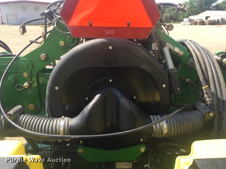 image for item DC0066 2014 John Deere 1720 no-till planter