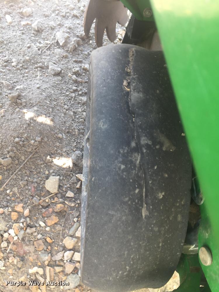 image for item DC0066 2014 John Deere 1720 no-till planter