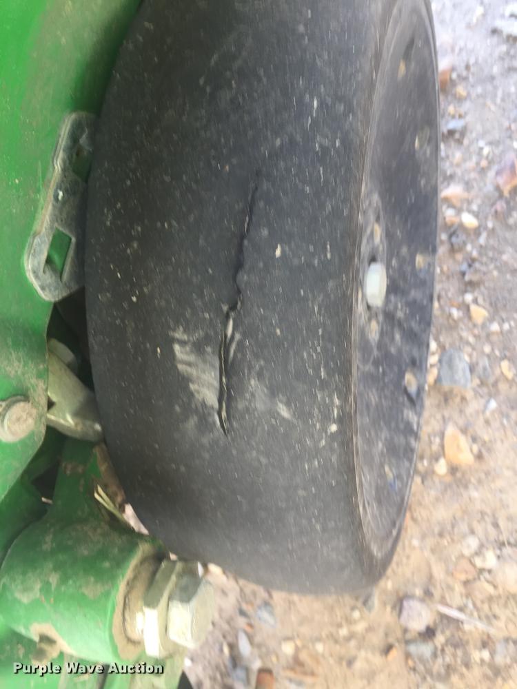 image for item DC0066 2014 John Deere 1720 no-till planter