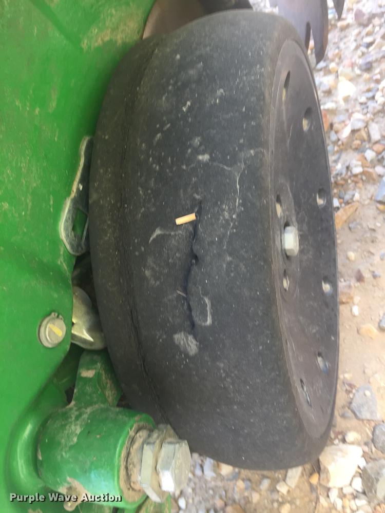 image for item DC0066 2014 John Deere 1720 no-till planter