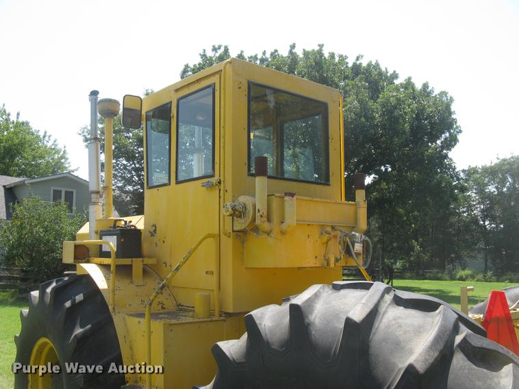 image for item DC1256 1969 Rayes Commander 1200 4WD tractor