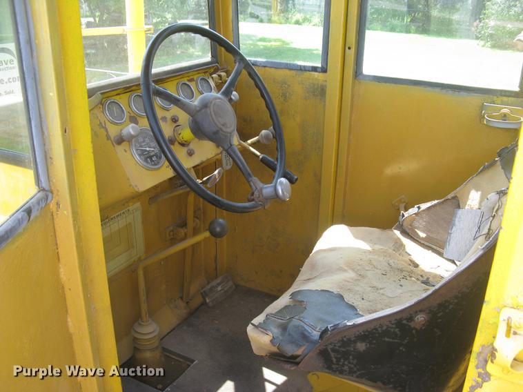 image for item DC1256 1969 Rayes Commander 1200 4WD tractor