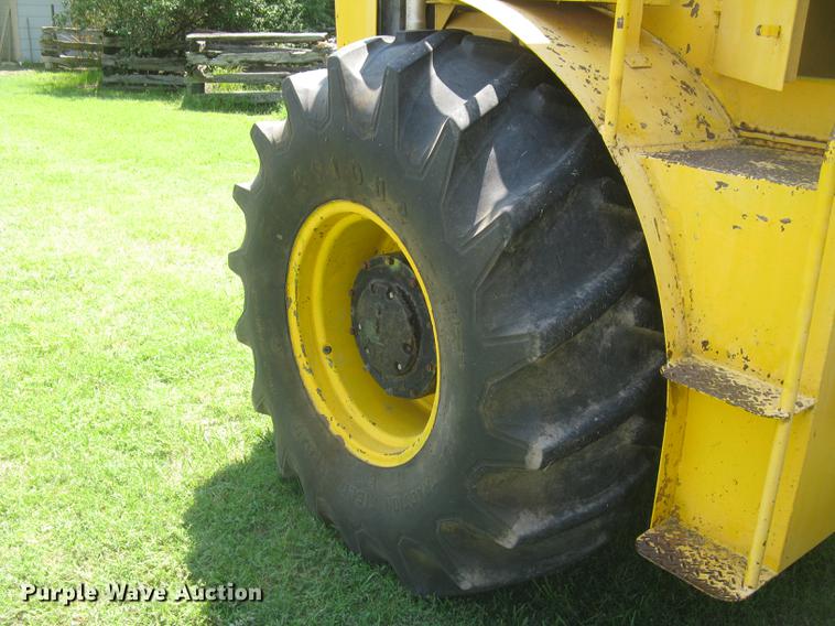 image for item DC1256 1969 Rayes Commander 1200 4WD tractor