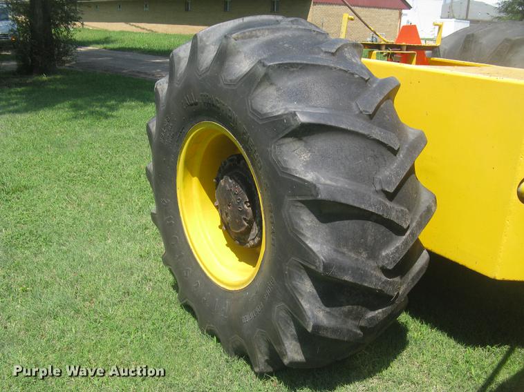 image for item DC1256 1969 Rayes Commander 1200 4WD tractor