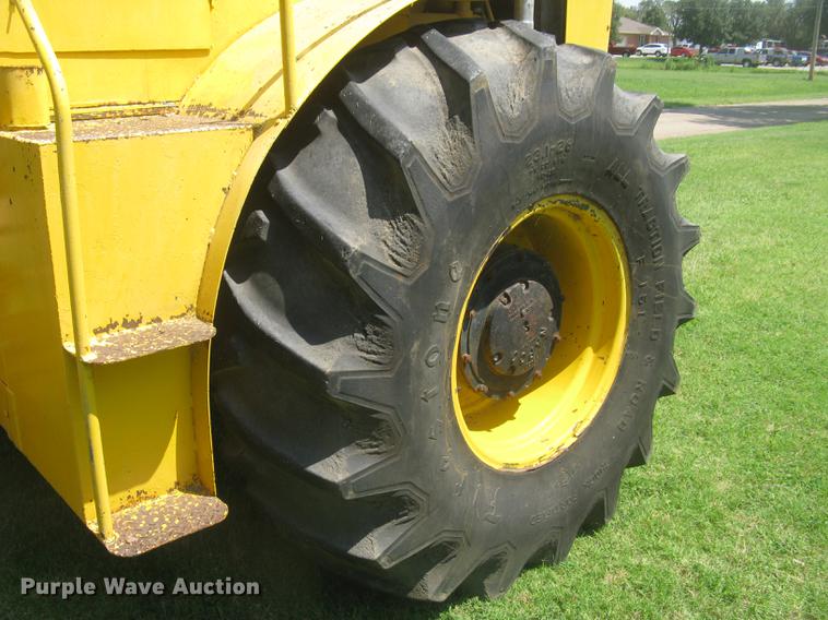 image for item DC1256 1969 Rayes Commander 1200 4WD tractor