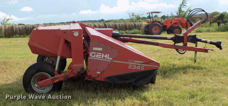 image for item DD3451 Gehl 2345 windrower