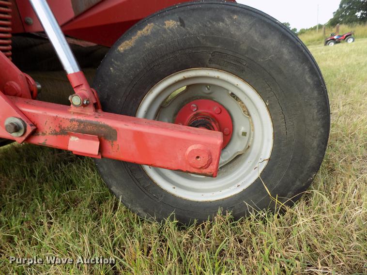 image for item DD3451 Gehl 2345 windrower