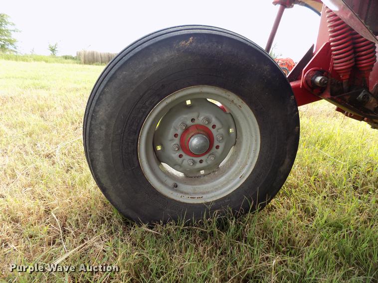 image for item DD3451 Gehl 2345 windrower