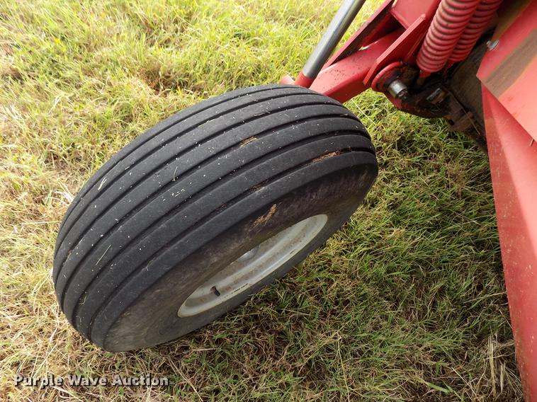 image for item DD3451 Gehl 2345 windrower