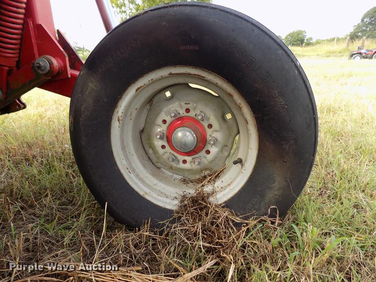 image for item DD3451 Gehl 2345 windrower