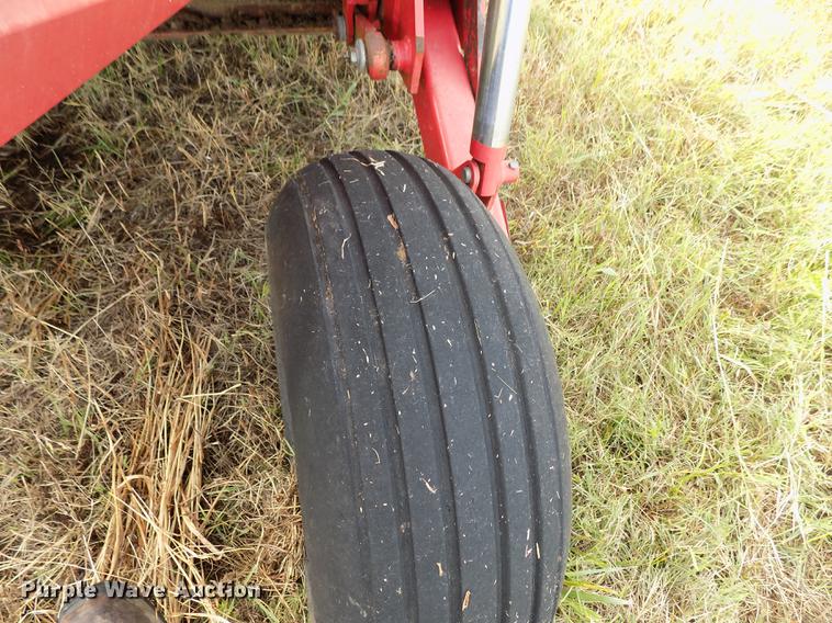 image for item DD3451 Gehl 2345 windrower