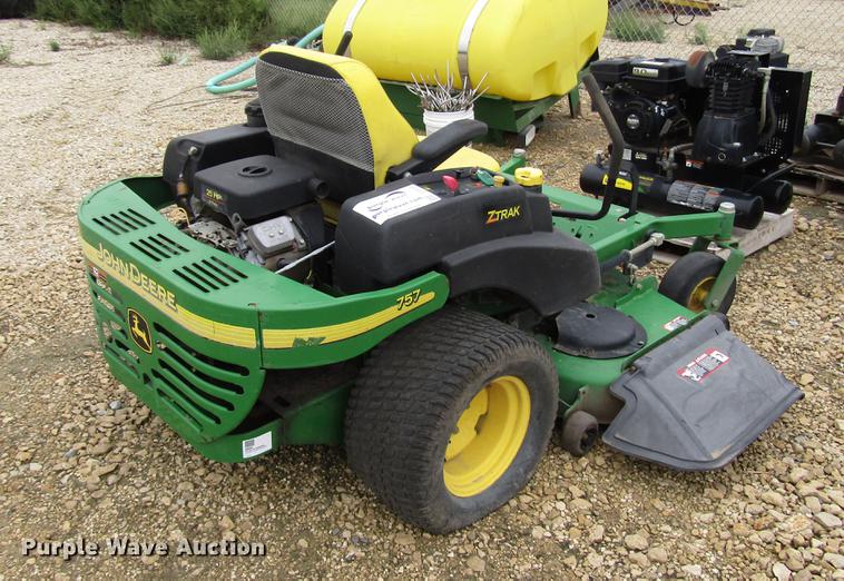 image for item DD4300 John Deere 757 Z-Trak lawn mower