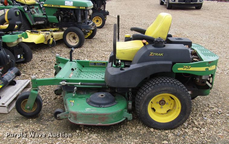image for item DD4300 John Deere 757 Z-Trak lawn mower