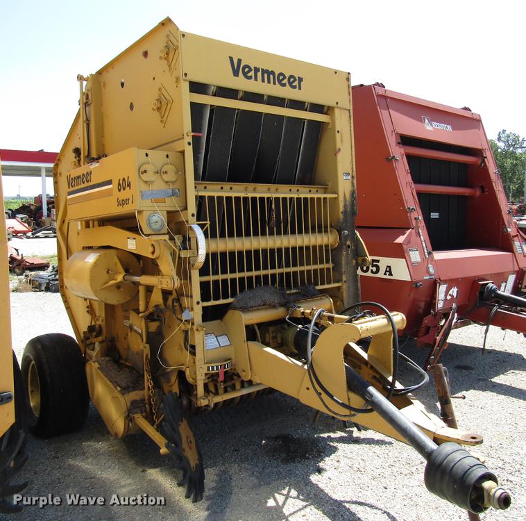 image for item DD6422 1991 Vermeer 604 Super J round baler