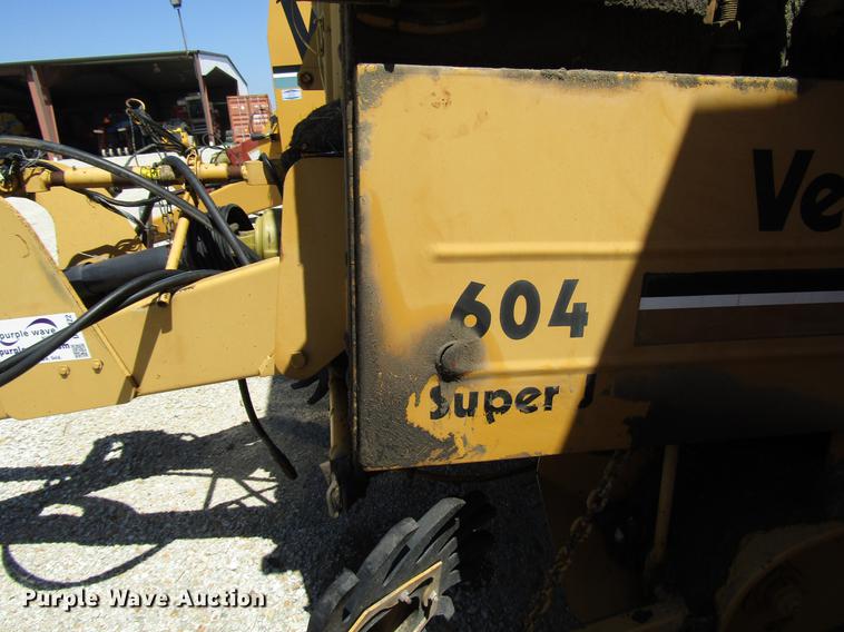 image for item DD6422 1991 Vermeer 604 Super J round baler
