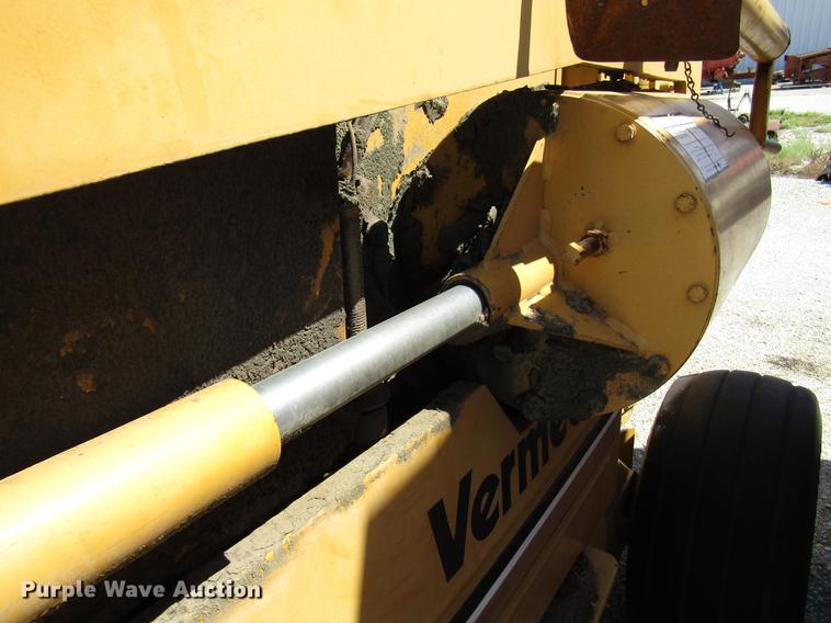 image for item DD6422 1991 Vermeer 604 Super J round baler