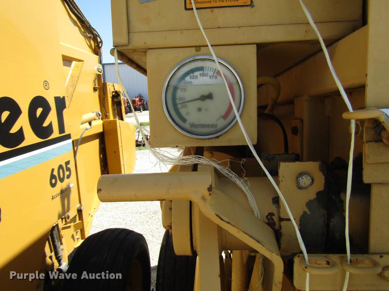 image for item DD6422 1991 Vermeer 604 Super J round baler