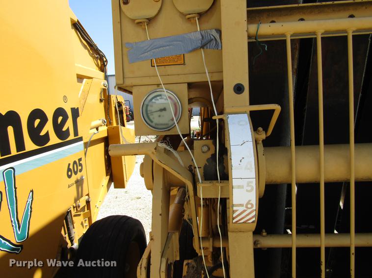 image for item DD6422 1991 Vermeer 604 Super J round baler