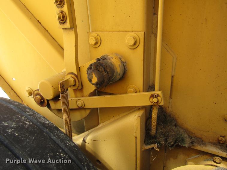 image for item DD6422 1991 Vermeer 604 Super J round baler