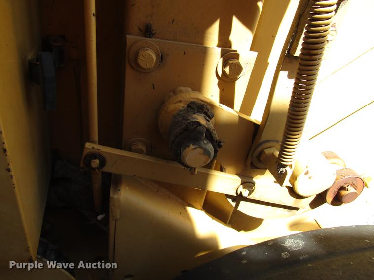 image for item DD6422 1991 Vermeer 604 Super J round baler