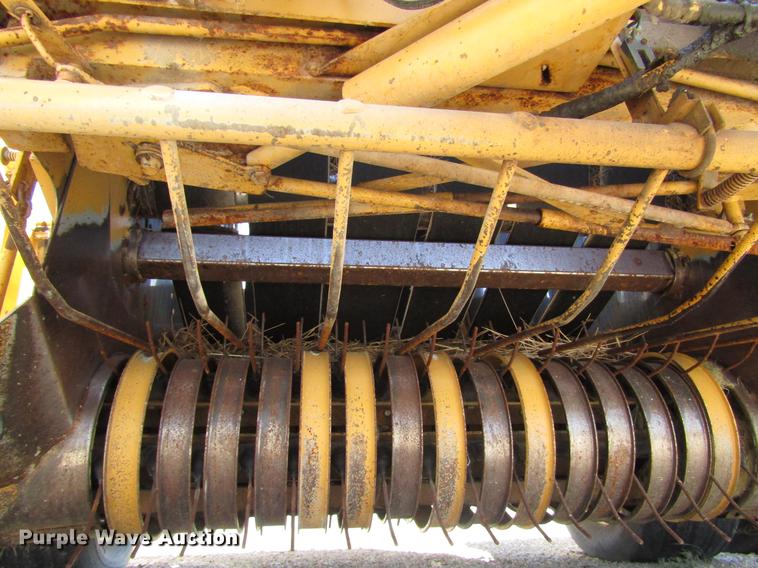 image for item DD6422 1991 Vermeer 604 Super J round baler