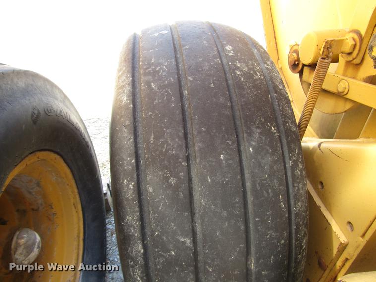 image for item DD6422 1991 Vermeer 604 Super J round baler