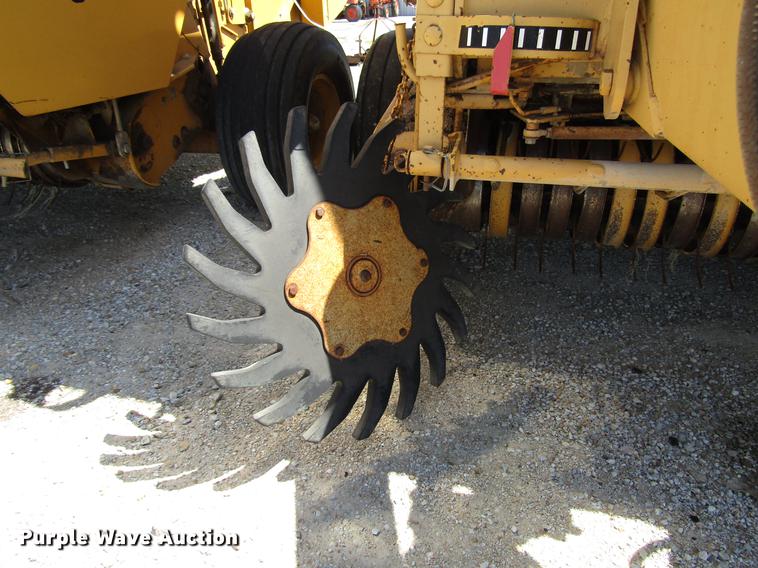 image for item DD6422 1991 Vermeer 604 Super J round baler