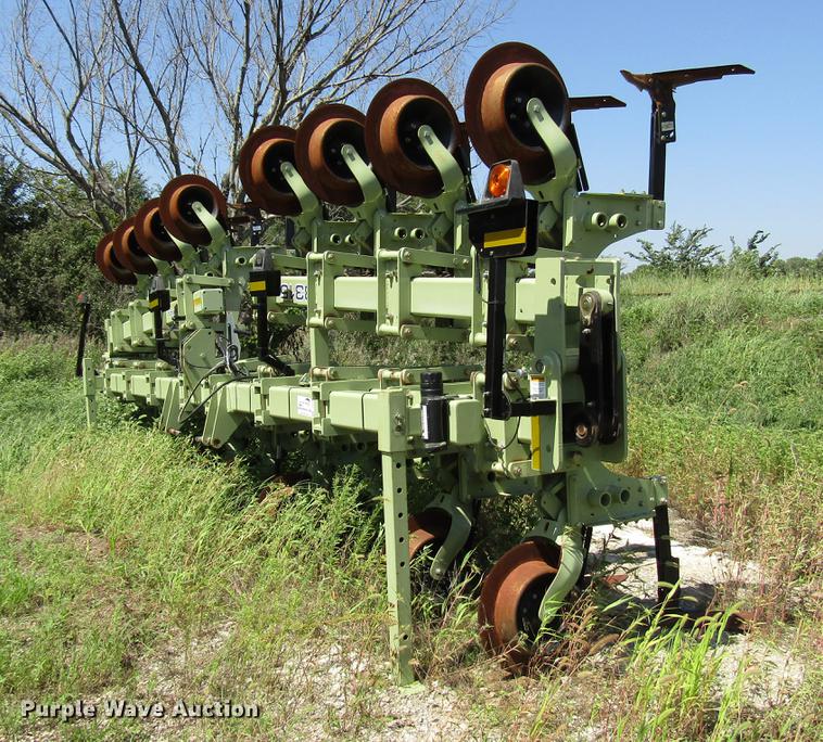 image for item DD6425 2016 Orthman 8315 row crop cultivator