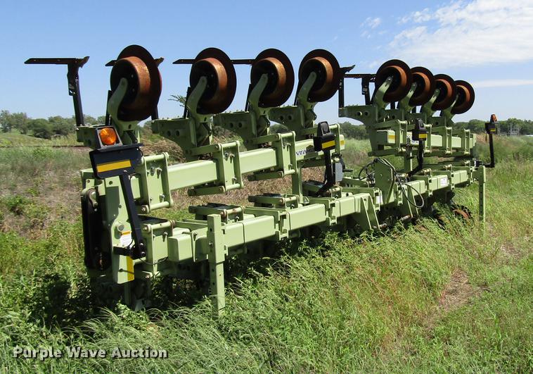 image for item DD6425 2016 Orthman 8315 row crop cultivator