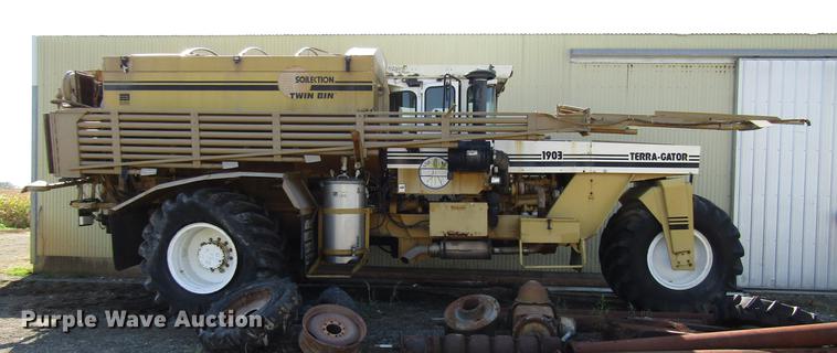 image for item DD6431 1997 Ag-Chem TerraGator 1903 applicator
