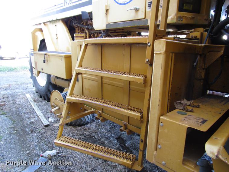 image for item DD6431 1997 Ag-Chem TerraGator 1903 applicator