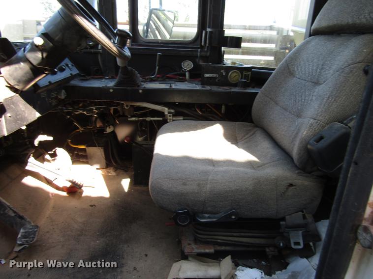 image for item DD6431 1997 Ag-Chem TerraGator 1903 applicator