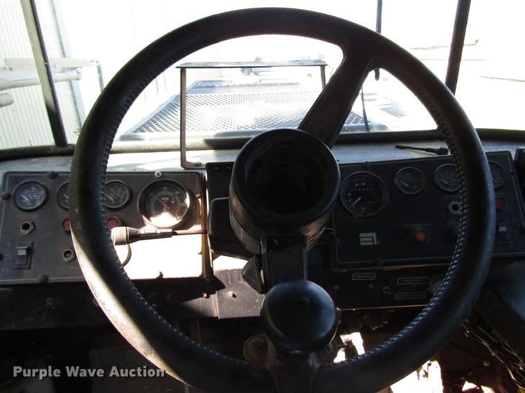 image for item DD6431 1997 Ag-Chem TerraGator 1903 applicator