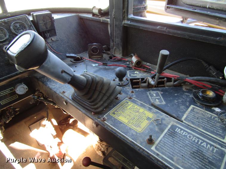 image for item DD6431 1997 Ag-Chem TerraGator 1903 applicator