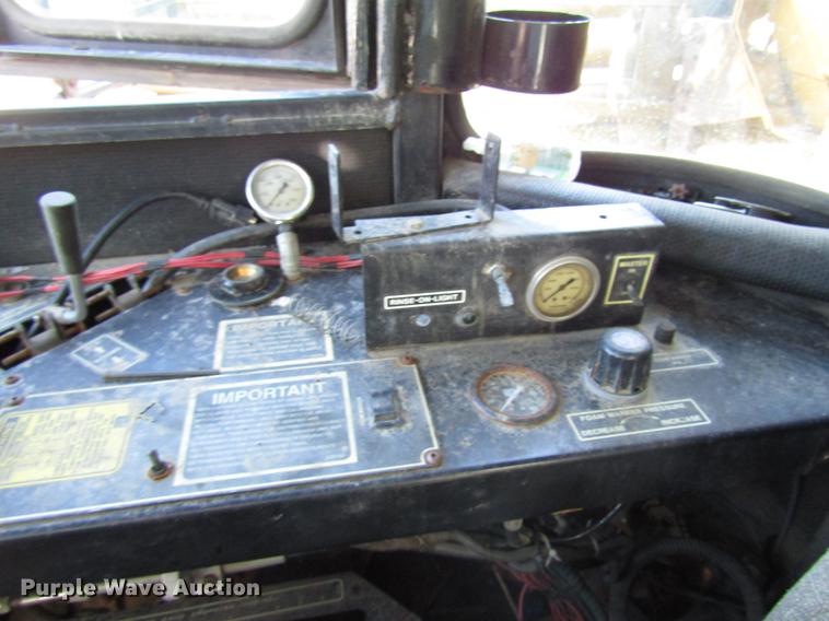 image for item DD6431 1997 Ag-Chem TerraGator 1903 applicator