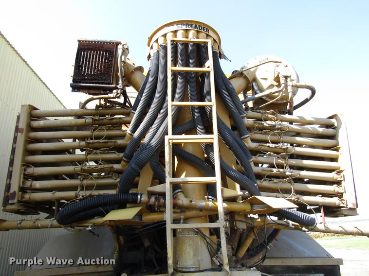 image for item DD6431 1997 Ag-Chem TerraGator 1903 applicator
