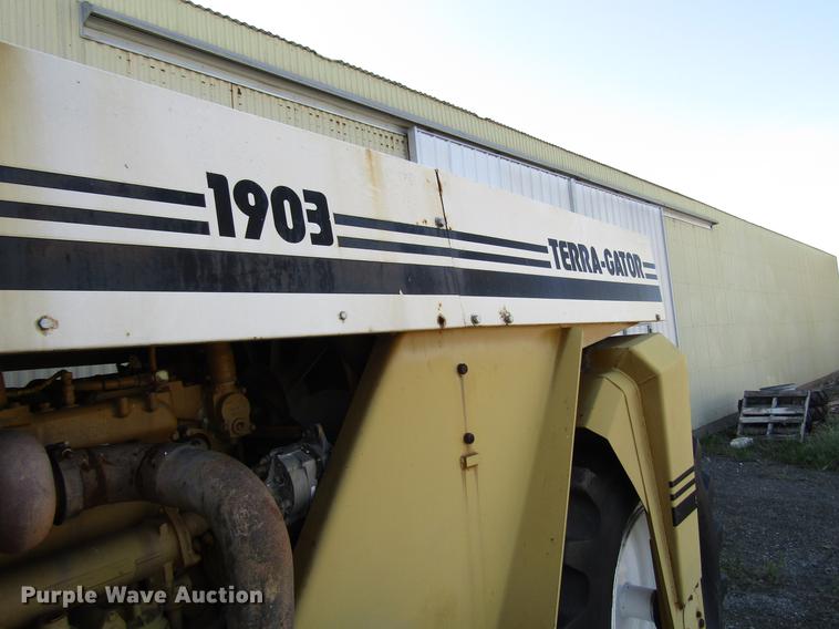 image for item DD6431 1997 Ag-Chem TerraGator 1903 applicator