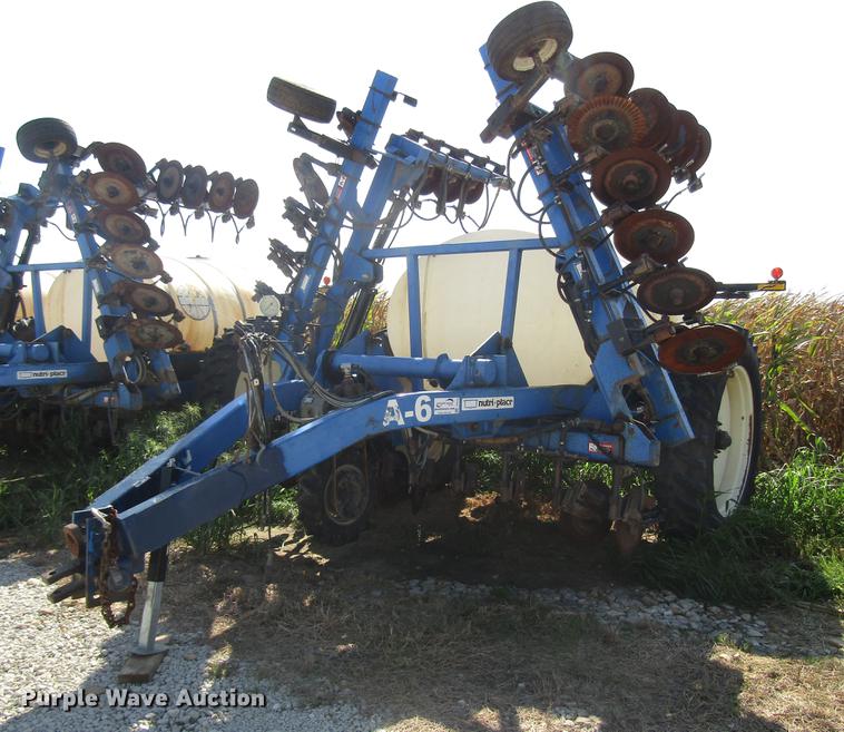 image for item DD6432 2003 DMI Nutri-Placr 2800 applicator bar