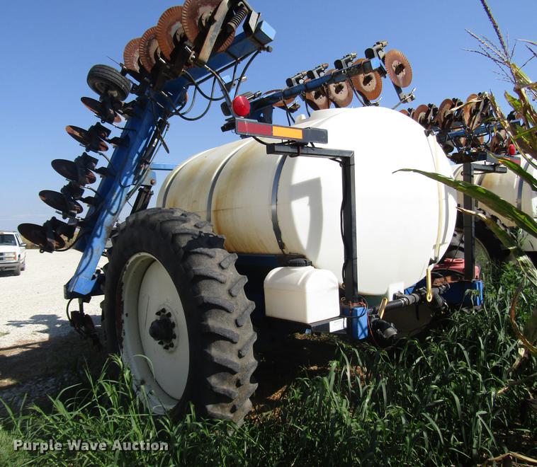 image for item DD6432 2003 DMI Nutri-Placr 2800 applicator bar