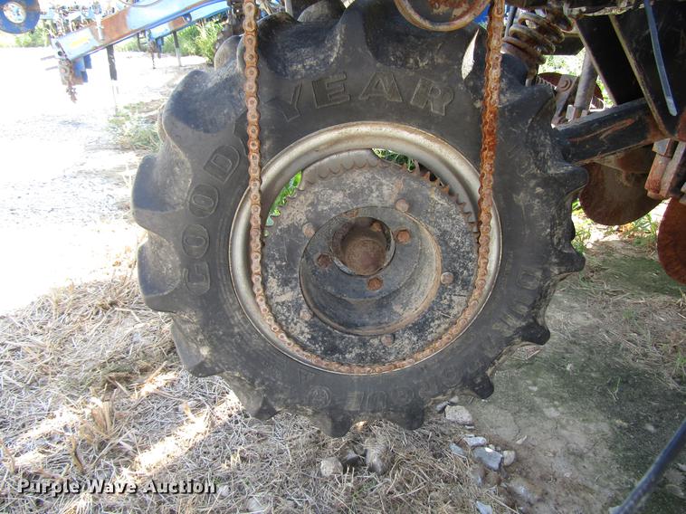 image for item DD6432 2003 DMI Nutri-Placr 2800 applicator bar