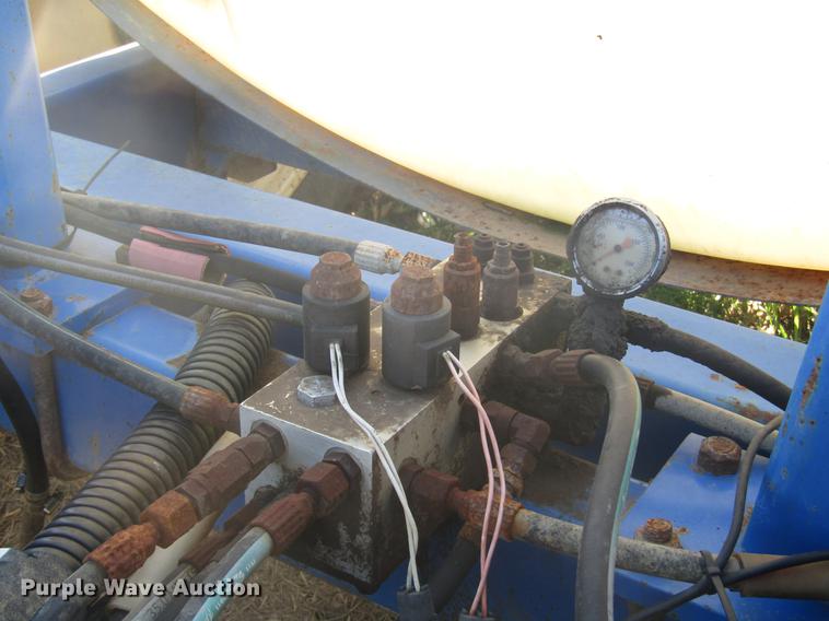 image for item DD6432 2003 DMI Nutri-Placr 2800 applicator bar