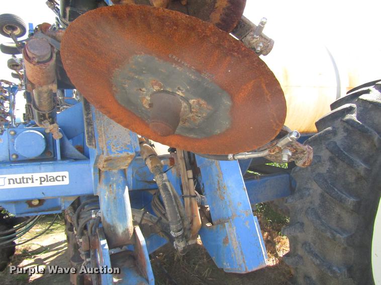 image for item DD6432 2003 DMI Nutri-Placr 2800 applicator bar